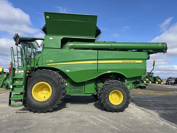 Image of John Deere S780 equipment image 1