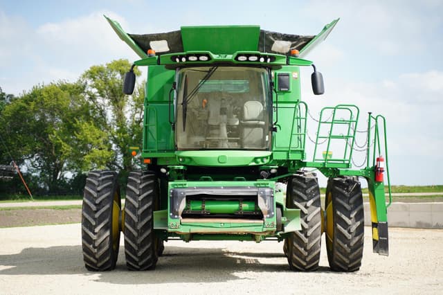 Image of John Deere S780 equipment image 1