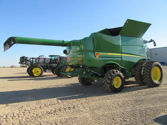 Image of John Deere S780 equipment image 2