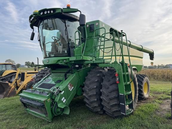 Image of John Deere S780 equipment image 1