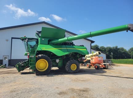 Image of John Deere S780 equipment image 2