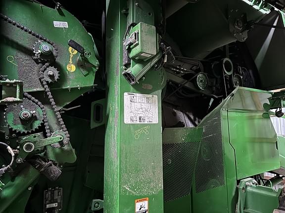 Image of John Deere S780 equipment image 4