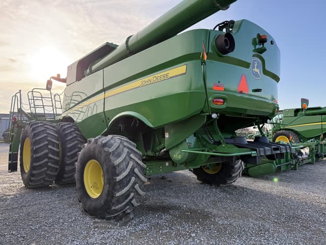 Image of John Deere S780 equipment image 4
