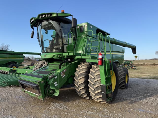 Image of John Deere S780 equipment image 2