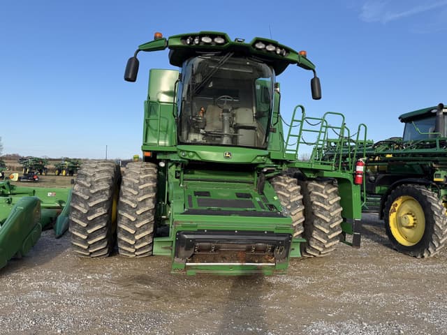 Image of John Deere S780 equipment image 1