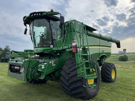 Image of John Deere S780 equipment image 2