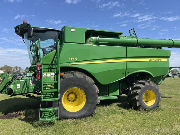 Image of John Deere S790 equipment image 1