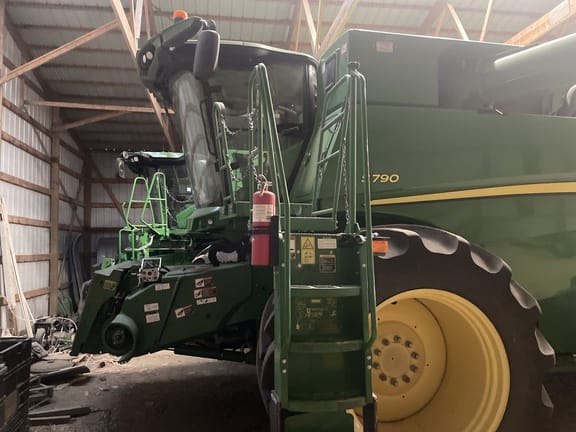 2018 John Deere S790 Equipment Image0
