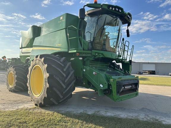 2018 John Deere S790 Equipment Image0