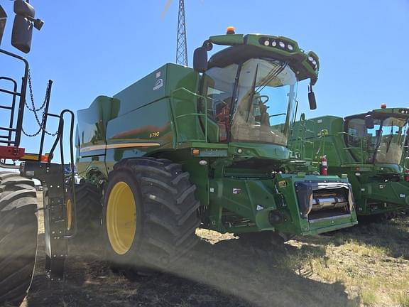 Image of John Deere S790 equipment image 1