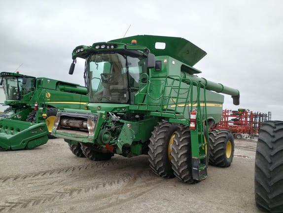 Main image John Deere S790