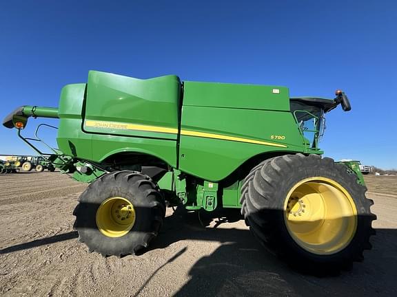 Image of John Deere S790 equipment image 4