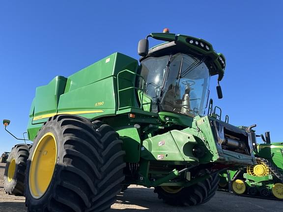 Image of John Deere S790 equipment image 1