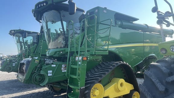2018 John Deere S790 Equipment Image0