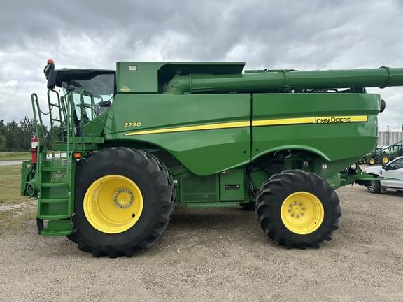 Image of John Deere S790 equipment image 2