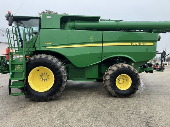 Image of John Deere S790 equipment image 1