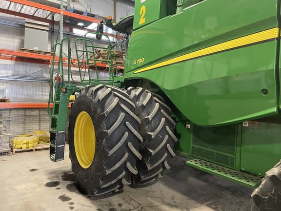 Image of John Deere S790 equipment image 1
