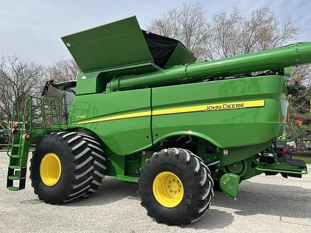 Image of John Deere S790 equipment image 4