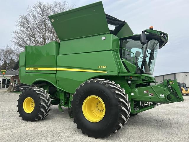 Image of John Deere S790 equipment image 1