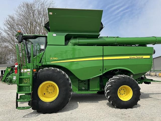 Image of John Deere S790 equipment image 2