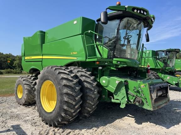 Image of John Deere S790 Primary image