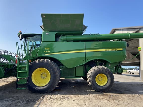 Image of John Deere S790 equipment image 3