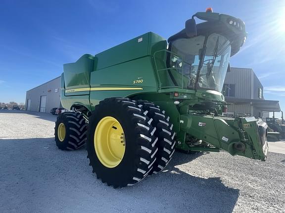 Image of John Deere S790 equipment image 1
