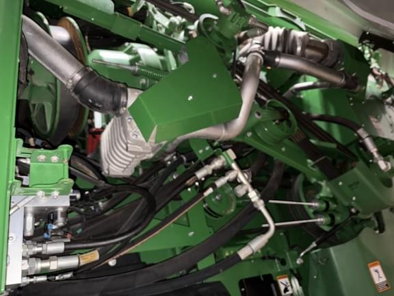 Image of John Deere S790 equipment image 4