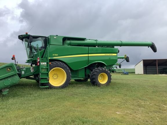 2018 John Deere S790 Equipment Image0