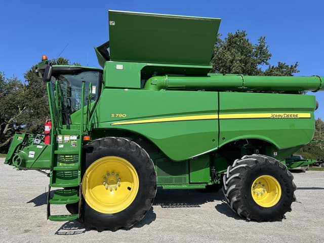 Image of John Deere S790 equipment image 2