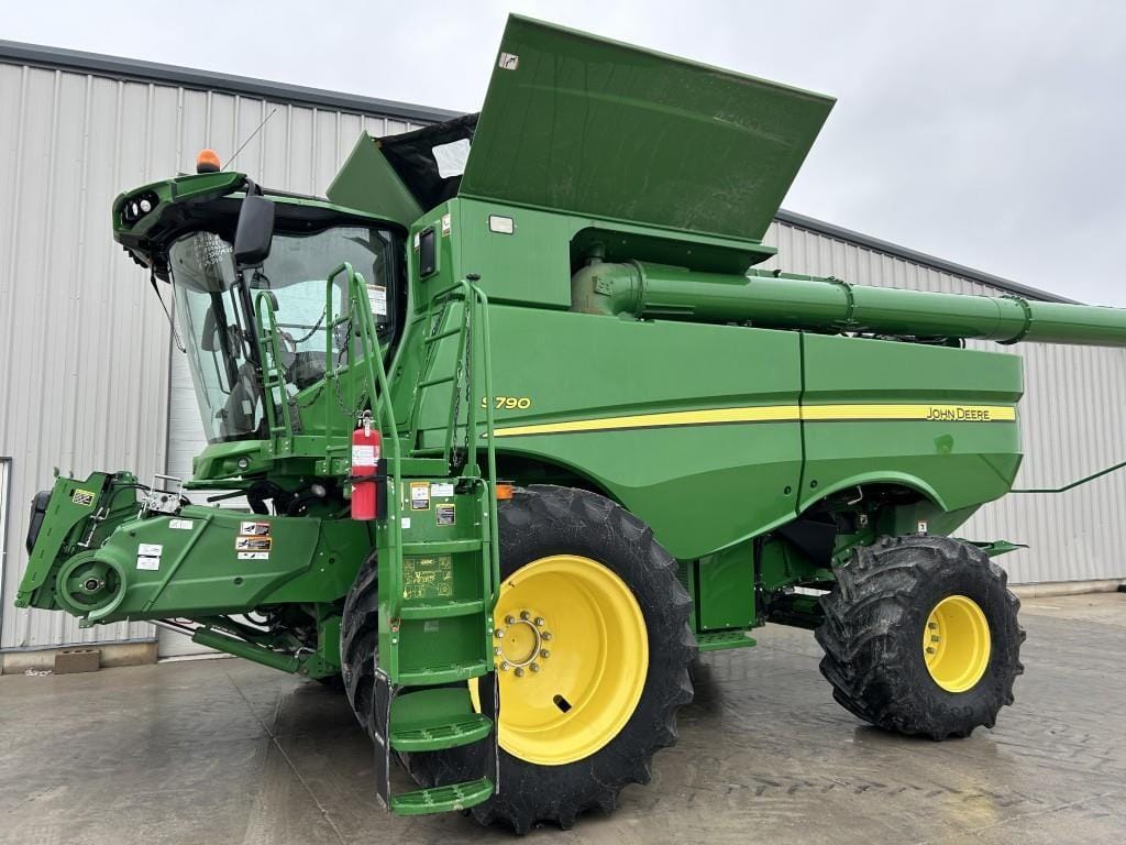 2018 John Deere S790 Equipment Image0