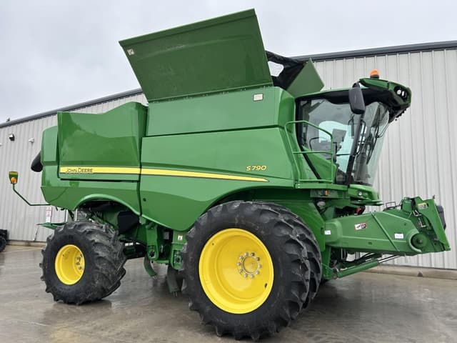 Image of John Deere S790 equipment image 1