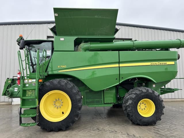 Image of John Deere S790 equipment image 2