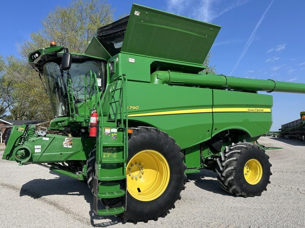 2018 John Deere S790 Equipment Image0