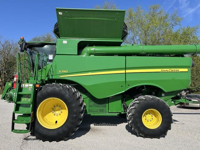 Image of John Deere S790 equipment image 2