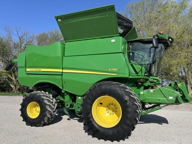 Image of John Deere S790 equipment image 1