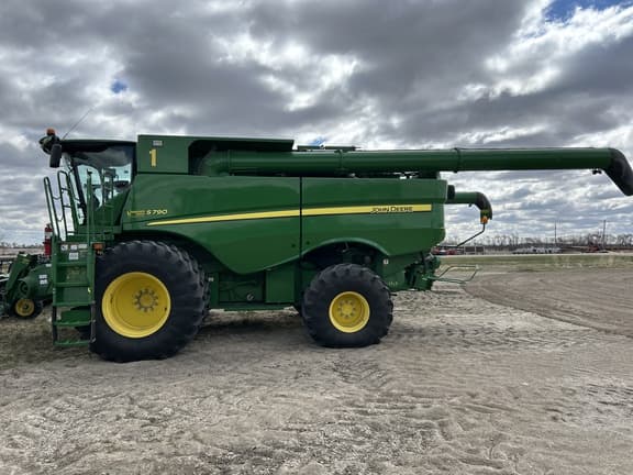 Image of John Deere S790 equipment image 4