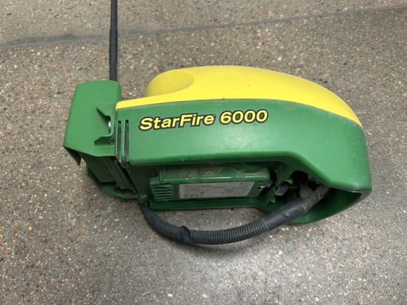 Image of John Deere StarFire 6000 equipment image 4
