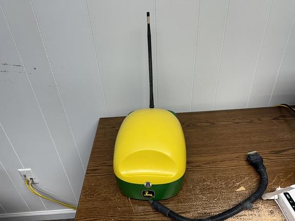 Image of John Deere StarFire 6000 equipment image 1
