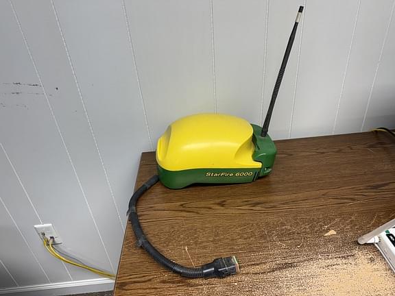 Image of John Deere StarFire 6000 Primary image