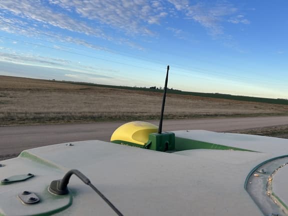 Image of John Deere StarFire 6000 equipment image 3