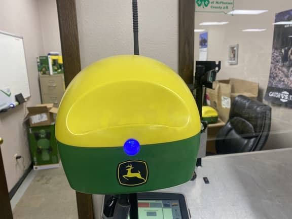 Image of John Deere StarFire 6000 equipment image 2