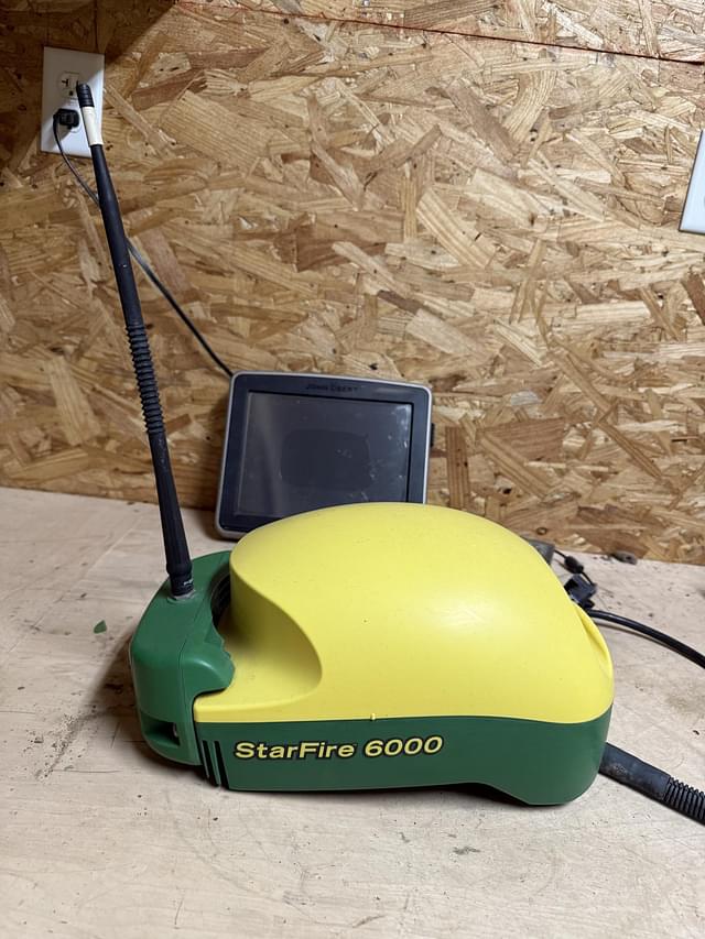 Image of John Deere StarFire 6000 equipment image 1