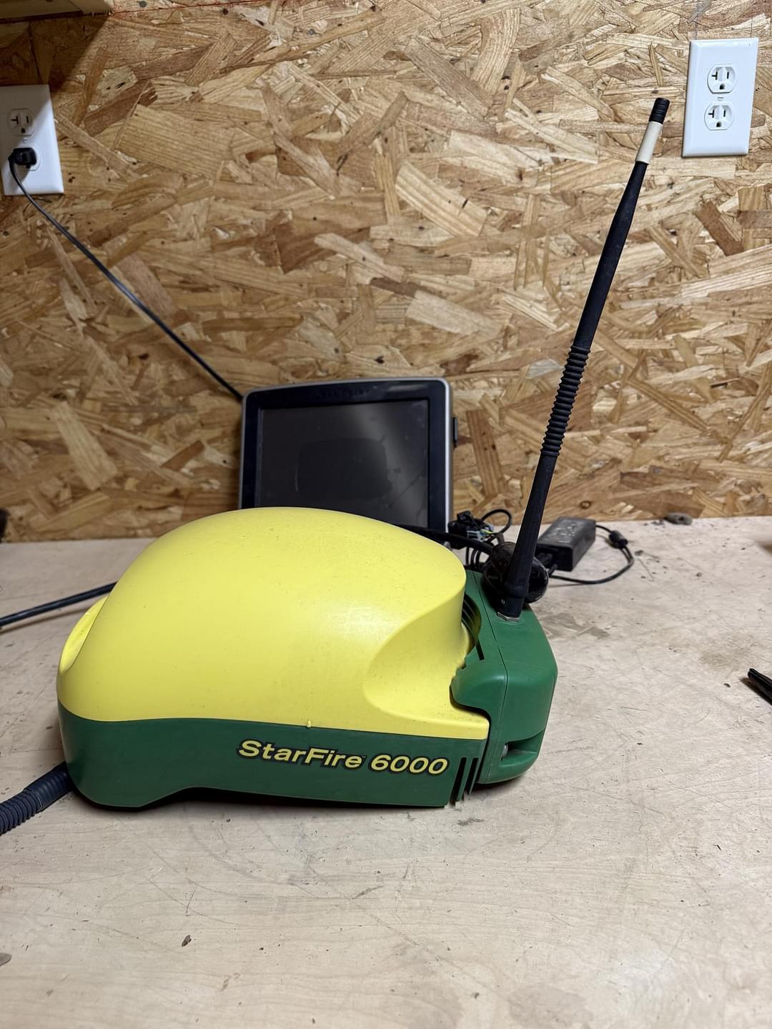 Image of John Deere StarFire 6000 Primary image