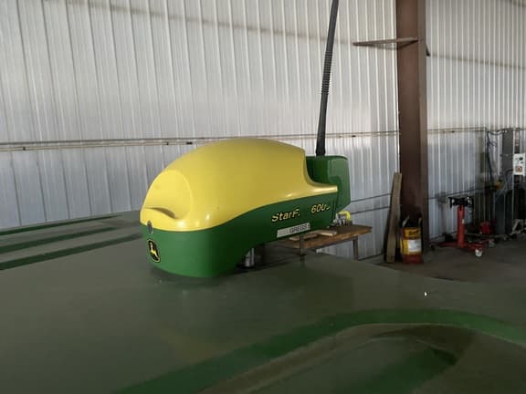 Image of John Deere StarFire 6000 equipment image 2