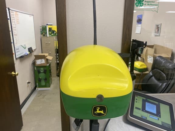 Image of John Deere StarFire 6000 equipment image 2