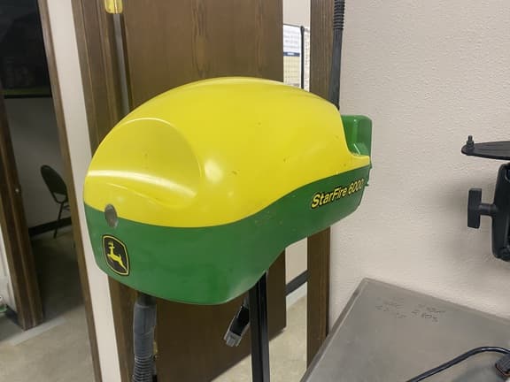 Image of John Deere StarFire 6000 equipment image 1