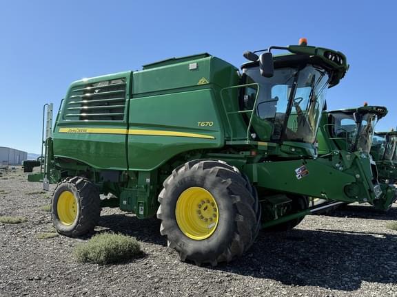 Image of John Deere T670 equipment image 1
