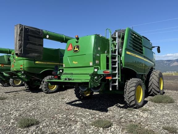 Image of John Deere T670 equipment image 2