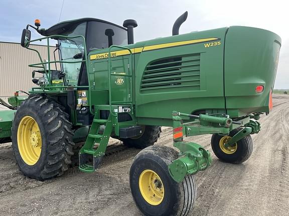 Image of John Deere W235 equipment image 3